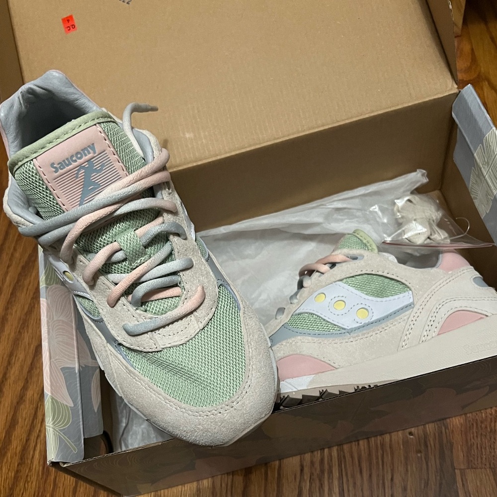 Saocony shadow 600 limited edition running sneakers